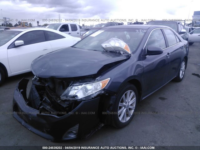 4T1BF1FK9CU061829 - 2012 TOYOTA CAMRY SE/LE/XLE GRAY photo 2