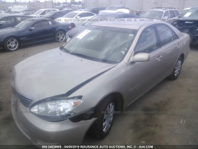 4T1BE32K85U029414 - 2005 TOYOTA CAMRY LE/XLE/SE SILVER photo 2