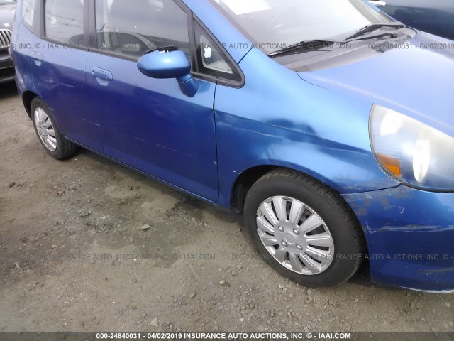 JHMGD38498S042242 - 2008 HONDA FIT BLUE photo 6