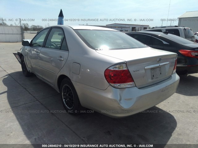 4T1BE32K95U966028 - 2005 TOYOTA CAMRY LE/XLE/SE SILVER photo 3