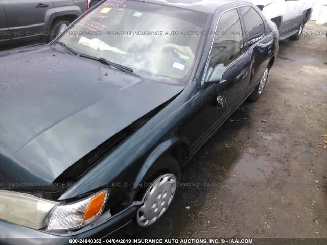 JT2BG22K0W0225437 - 1998 TOYOTA CAMRY CE/LE/XLE GREEN photo 6