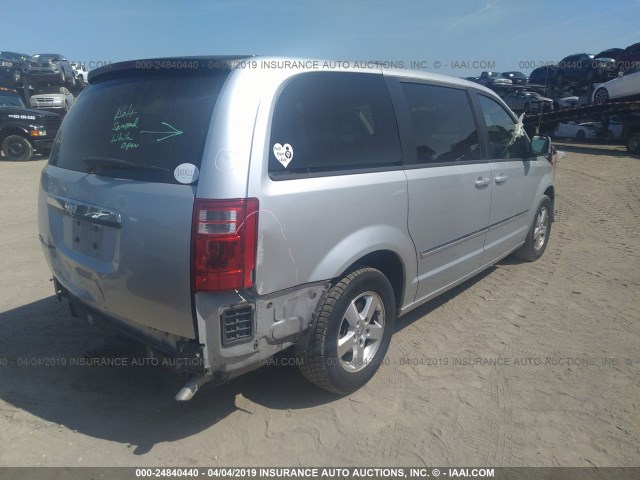 1D8HN54P28B138326 - 2008 DODGE GRAND CARAVAN SXT SILVER photo 4