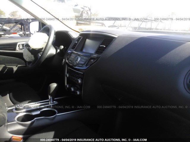 5N1DR2MM3HC682717 - 2017 NISSAN PATHFINDER S/SV/SL/PLATINUM WHITE photo 5