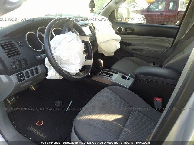 5TFJU4GN3DX050065 - 2013 TOYOTA TACOMA DOUBLE CAB PRERUNNER SILVER photo 5