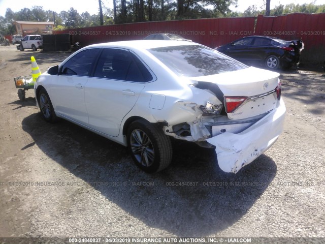 4T1BF1FK5FU066692 - 2015 TOYOTA CAMRY LE/XLE/SE/XSE WHITE photo 1