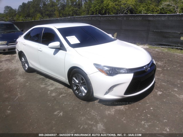 4T1BF1FK5FU066692 - 2015 TOYOTA CAMRY LE/XLE/SE/XSE WHITE photo 3