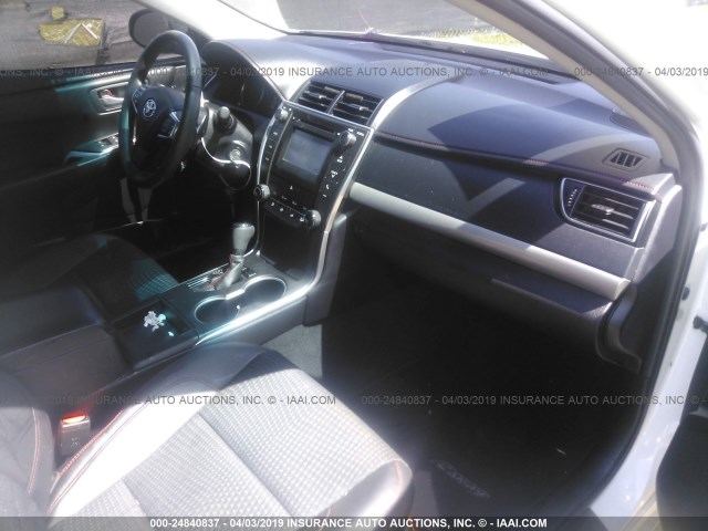 4T1BF1FK5FU066692 - 2015 TOYOTA CAMRY LE/XLE/SE/XSE WHITE photo 5