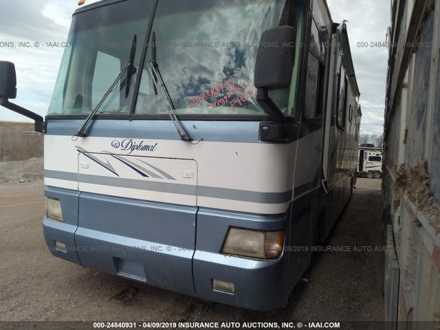 1RF120518Y2009747 - 2000 ROADMASTER RAIL DYANASTER WHITE photo 2