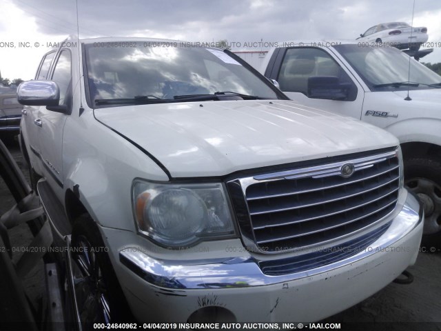 1A8HW58218F125336 - 2008 CHRYSLER ASPEN LIMITED WHITE photo 1