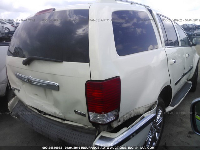 1A8HW58218F125336 - 2008 CHRYSLER ASPEN LIMITED WHITE photo 4