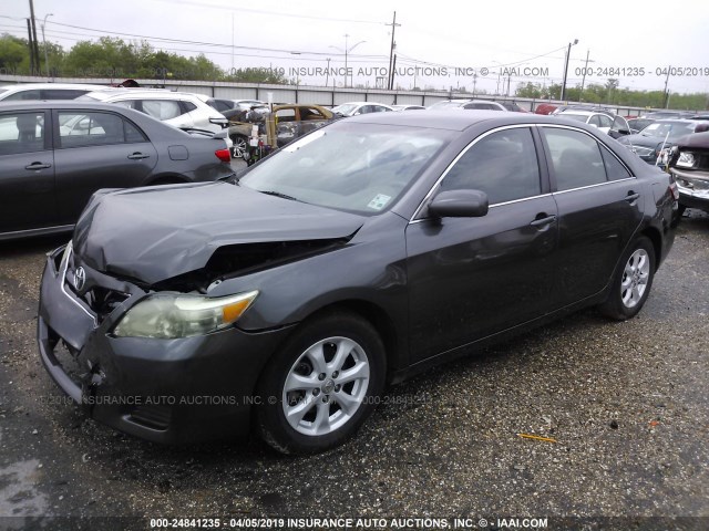 4T4BF3EK8BR156853 - 2011 TOYOTA CAMRY SE/LE/XLE GRAY photo 2