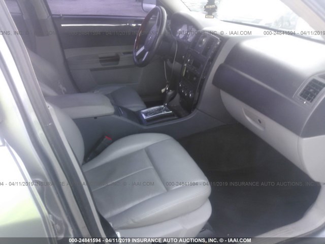 2C3KA53G86H232088 - 2006 CHRYSLER 300 GRAY photo 5