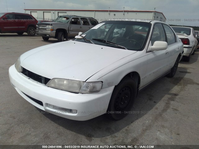 1HGCD5630TA239015 - 1996 HONDA ACCORD LX/EX WHITE photo 2