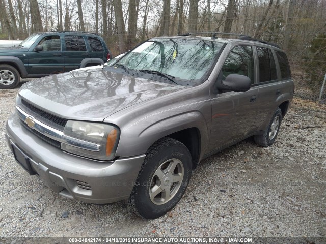 1GNDT13S862106311 - 2006 CHEVROLET TRAILBLAZER LS/LT GRAY photo 2