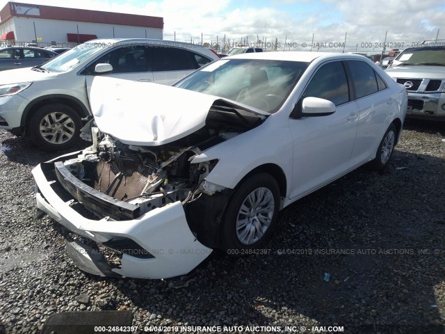 4T4BF1FK2CR203380 - 2012 TOYOTA CAMRY SE/LE/XLE WHITE photo 2