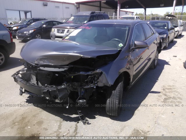 4T4BF1FK8FR494035 - 2015 TOYOTA CAMRY LE/XLE/SE/XSE მუქი ყავისფერი ფოტო 6