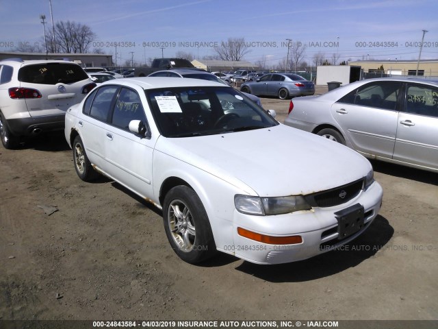 JN1CA21D8ST064041 - 1995 NISSAN MAXIMA GLE/GXE/SE WHITE photo 1