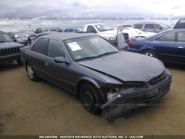 JT2BF22KXW0137756 - 1998 TOYOTA CAMRY CE/LE/XLE GRAY photo 1