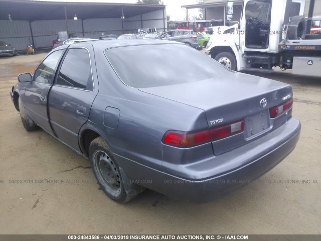 JT2BF22KXW0137756 - 1998 TOYOTA CAMRY CE/LE/XLE GRAY photo 3