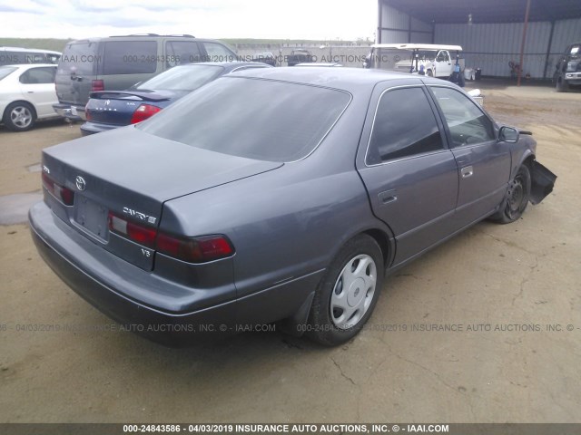 JT2BF22KXW0137756 - 1998 TOYOTA CAMRY CE/LE/XLE GRAY photo 4