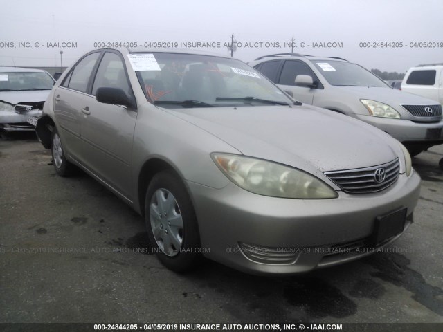 JTDBE32K763054980 - 2006 TOYOTA CAMRY LE/XLE GOLD photo 1