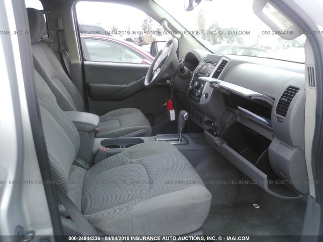 1N6AD0ER2DN757925 - 2013 NISSAN FRONTIER S/SV/SL/PRO-4X SILVER photo 5