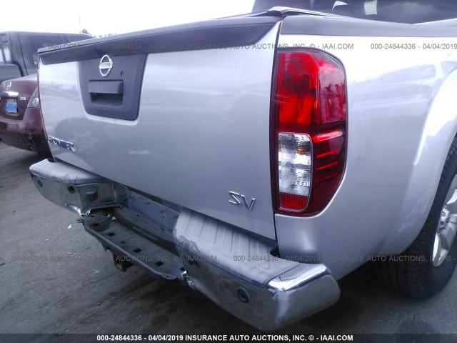1N6AD0ER2DN757925 - 2013 NISSAN FRONTIER S/SV/SL/PRO-4X SILVER photo 6