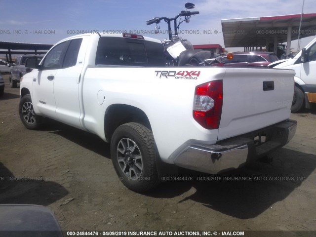 5TFUY5F10FX453820 - 2015 TOYOTA TUNDRA DOUBLE CAB SR/SR5 WHITE photo 3