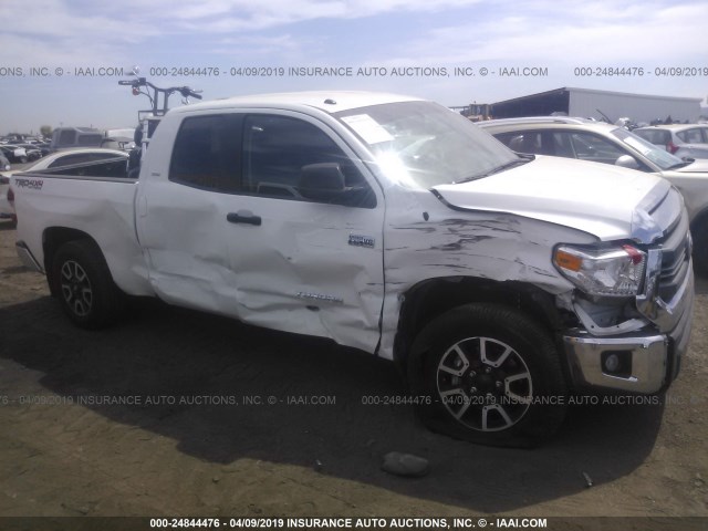 5TFUY5F10FX453820 - 2015 TOYOTA TUNDRA DOUBLE CAB SR/SR5 WHITE photo 6