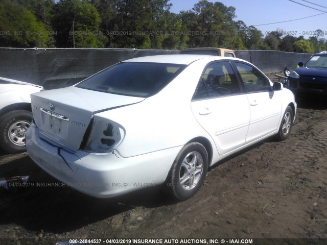 4T1BE32K95U021192 - 2005 TOYOTA CAMRY LE/XLE/SE WHITE photo 4