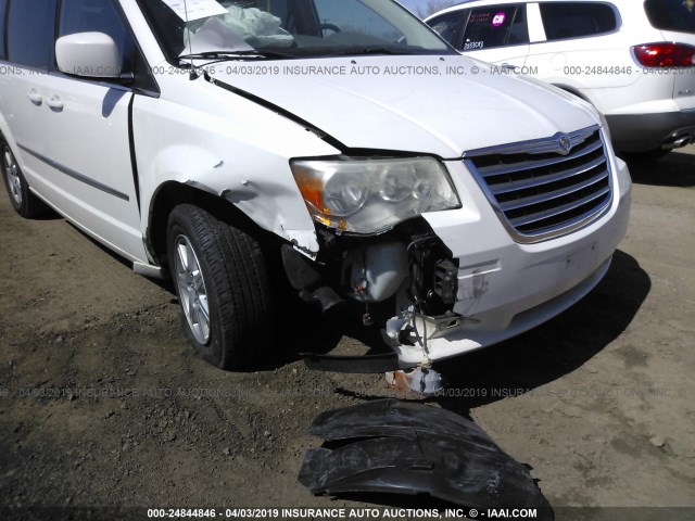 2A4RR5D19AR308847 - 2010 CHRYSLER TOWN & COUNTRY TOURING WHITE photo 6