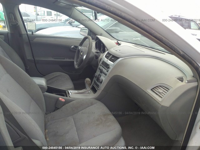 1G1ZG57B99F114329 - 2009 CHEVROLET MALIBU LS WHITE photo 5