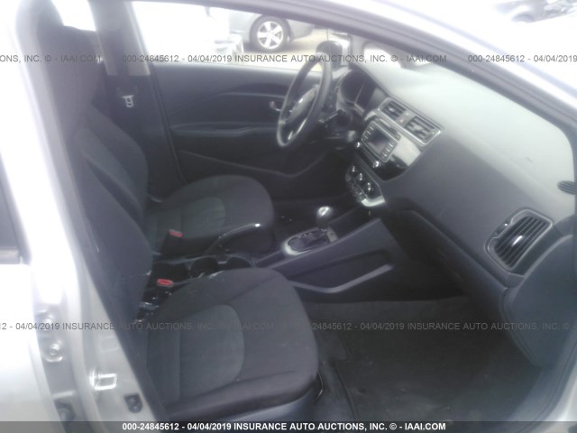 KNADM4A34H6059547 - 2017 KIA RIO LX SILVER photo 5