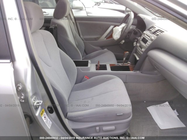 4T1BF3EK9AU020790 - 2010 TOYOTA CAMRY SE/LE/XLE SILVER photo 5