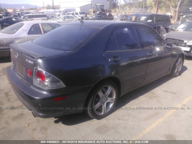 JTHBD192340087646 - 2004 LEXUS IS 300 BLACK photo 4