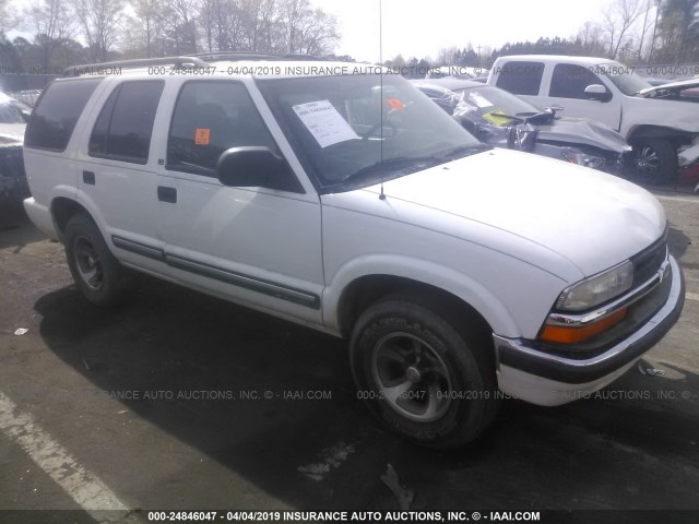 1GNCS13W412123973 - 2001 CHEVROLET BLAZER WHITE photo 1