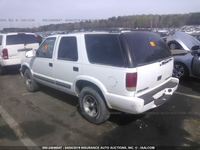 1GNCS13W412123973 - 2001 CHEVROLET BLAZER WHITE photo 3