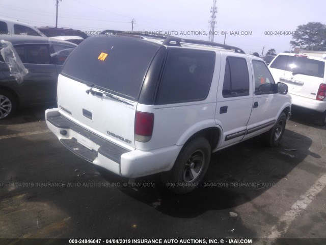 1GNCS13W412123973 - 2001 CHEVROLET BLAZER WHITE photo 4