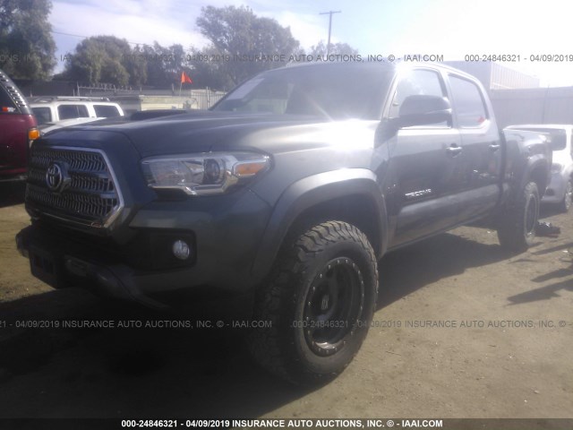 3TMDZ5BNXGM007087 - 2016 TOYOTA TACOMA DBL CAB/SR5/TRD SPORT/OR GRAY photo 2