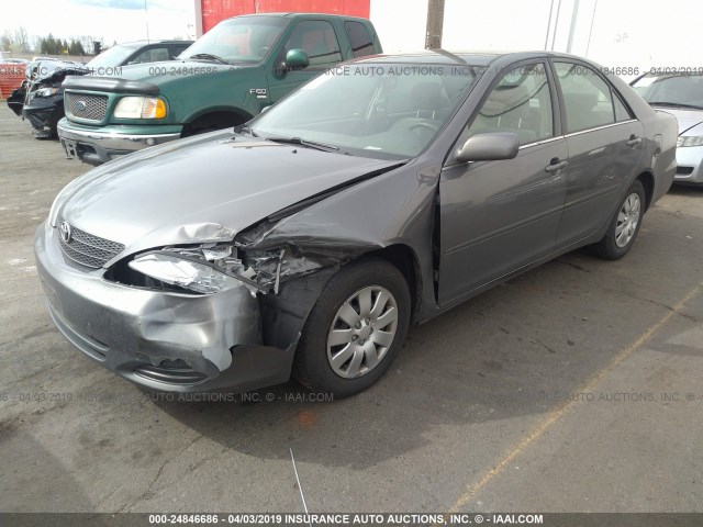 4T1BE32K23U667395 - 2003 TOYOTA CAMRY LE/XLE/SE GRAY photo 2