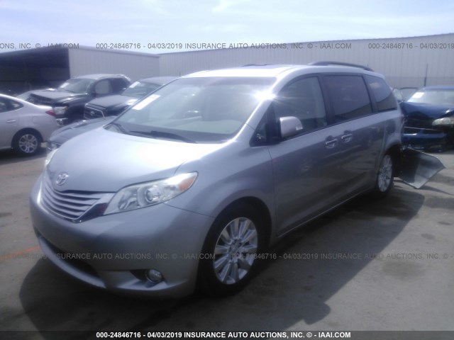 5TDYK3DCXDS397626 - 2013 TOYOTA SIENNA XLE/LIMITED SILVER photo 2