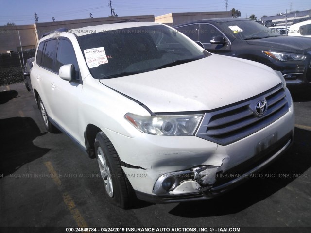 5TDZK3EH6DS136024 - 2013 TOYOTA HIGHLANDER PLUS/SE WHITE photo 1