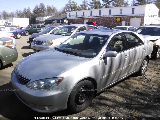 4T1BE30K05U626396 - 2005 TOYOTA CAMRY LE/XLE/SE GRAY photo 2