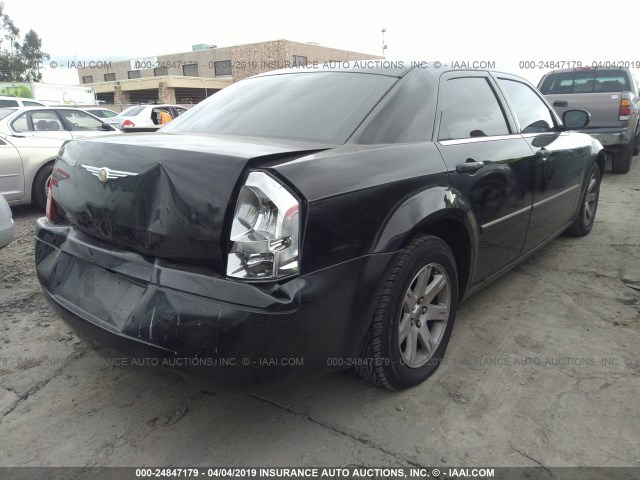 2C3LA43R17H784095 - 2007 CHRYSLER 300 BLACK photo 4