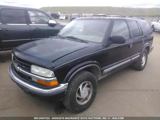 1GNDT13WXY2311523 - 2000 CHEVROLET BLAZER BLACK photo 2