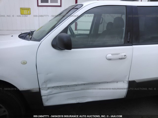 4M2ZU66K24UJ02755 - 2004 MERCURY MOUNTAINEER  WHITE photo 6