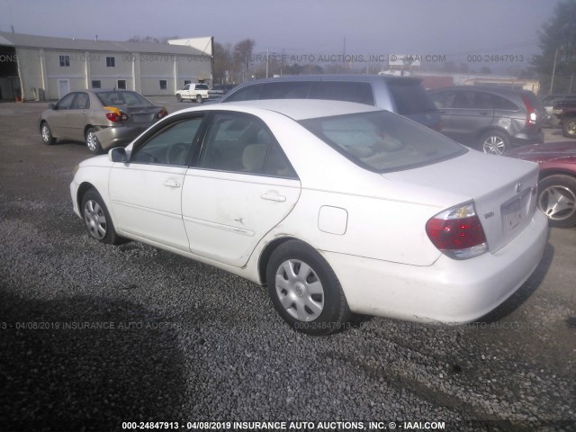 4T1BE32K65U601385 - 2005 TOYOTA CAMRY LE/XLE/SE WHITE photo 3
