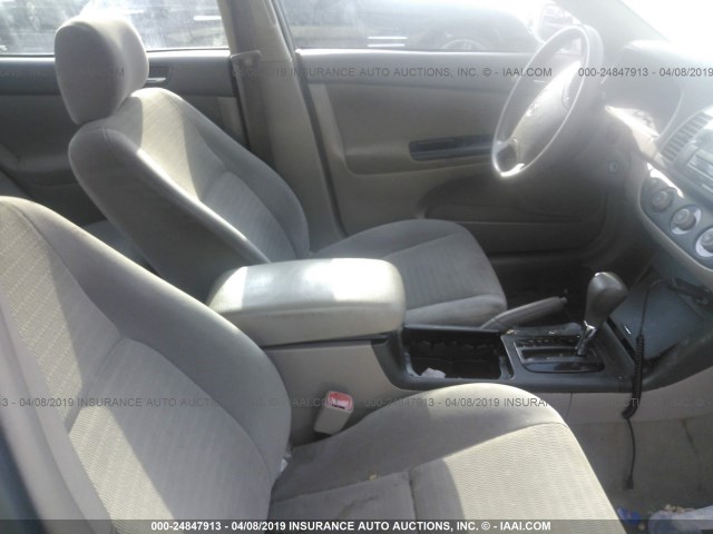 4T1BE32K65U601385 - 2005 TOYOTA CAMRY LE/XLE/SE WHITE photo 5