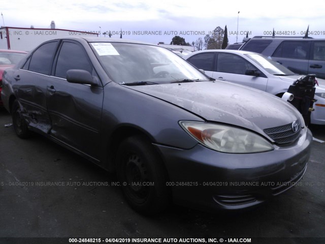 4T1BE32K42U565062 - 2002 TOYOTA CAMRY LE/XLE/SE GRAY photo 1