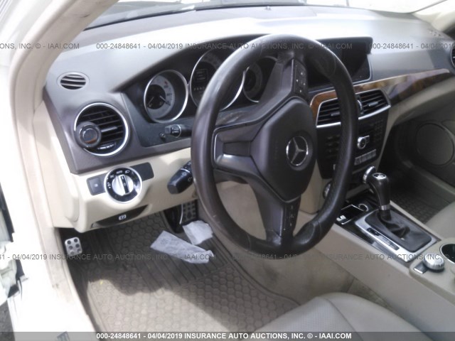 WDDGF4HB9CA631313 - 2012 MERCEDES-BENZ C 250 WHITE photo 5